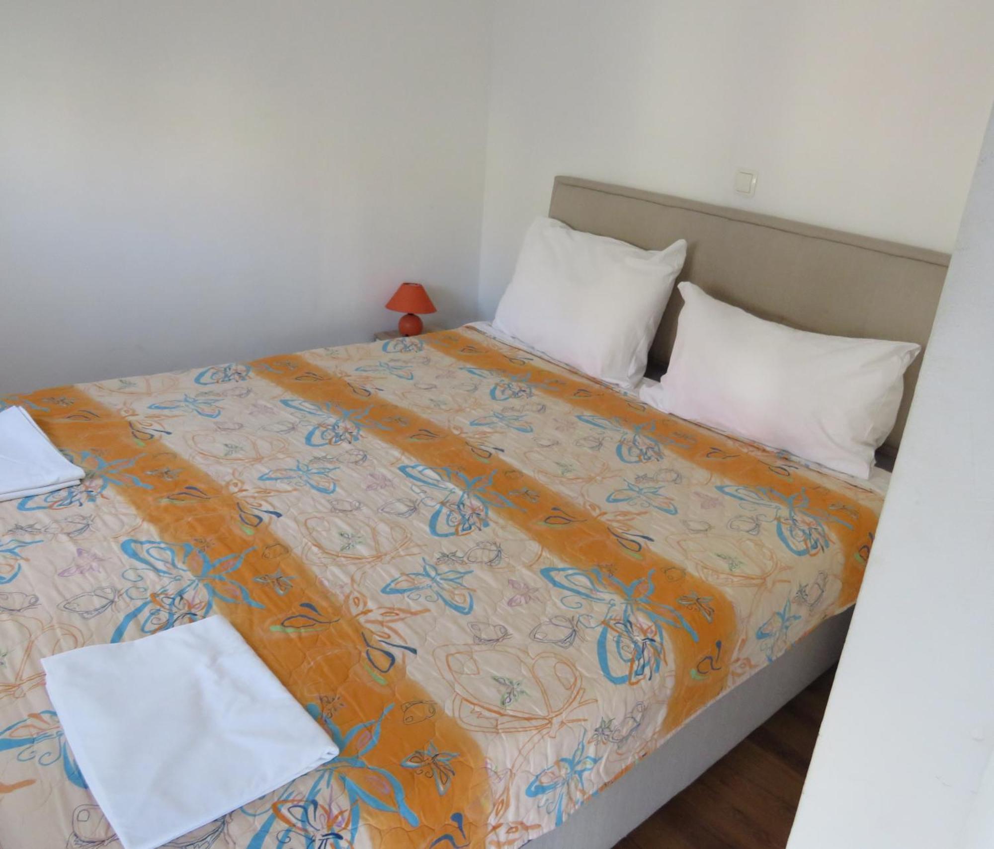 Holidays 10 Apartment Split