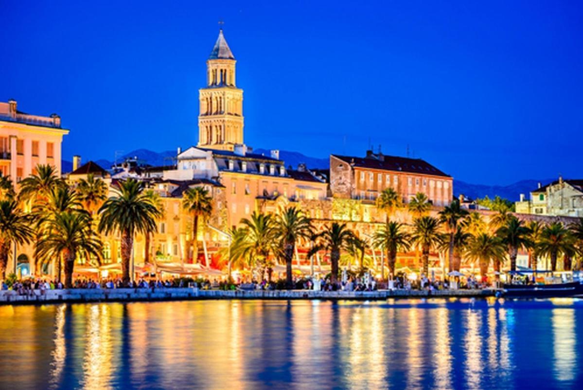 Holidays 10 * Split