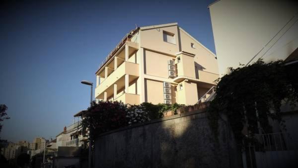 Holidays 10 * Split